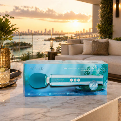 Le Wand Dive Submersible Rechargeable Vibrating Wand Massager