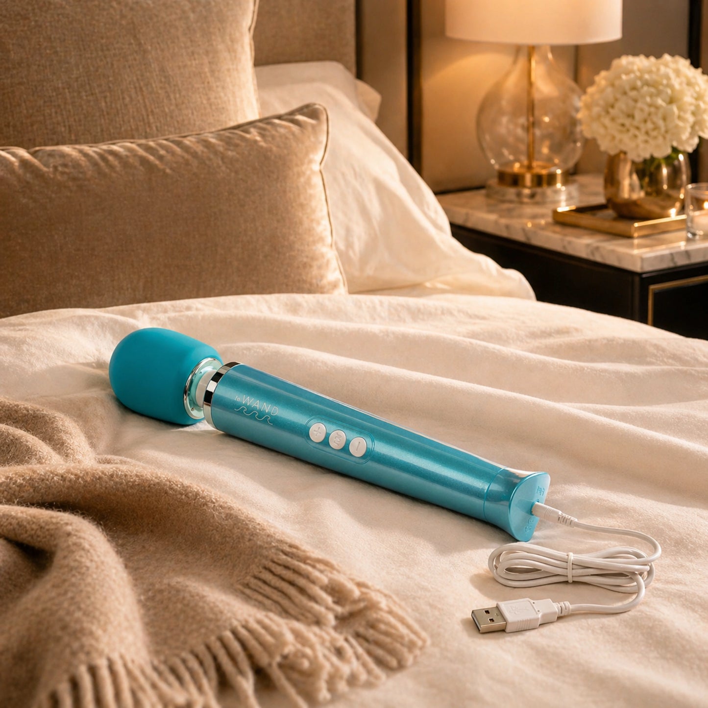 Le Wand Dive Submersible Rechargeable Vibrating Wand Massager